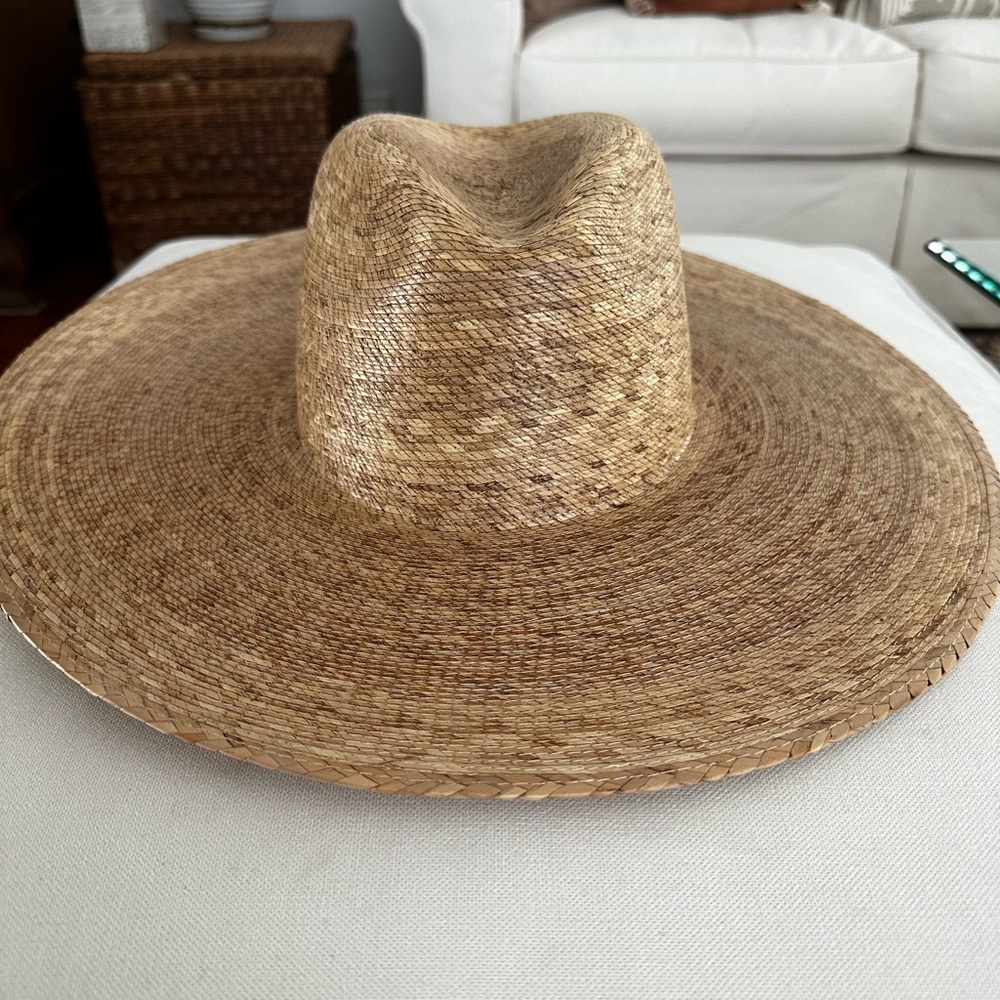 Lack of color natural palm hat